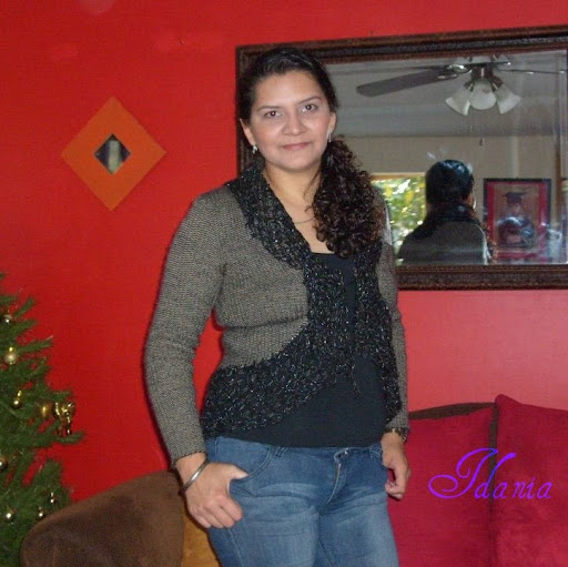 Idania Flores Photo 17