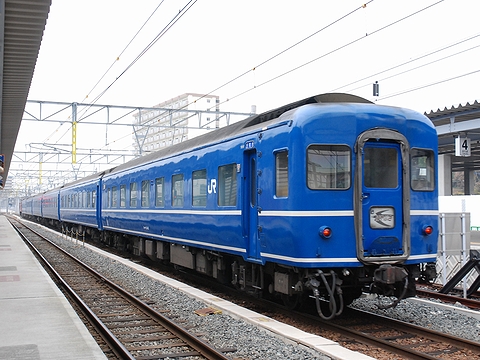 JR寝台特急「はやぶさ」　24系25形　熊本駅にて