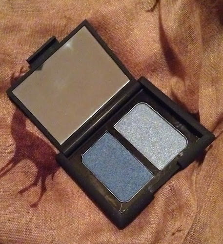 Picture of inside the Smooch Cosmetics Duo Eyeshadow