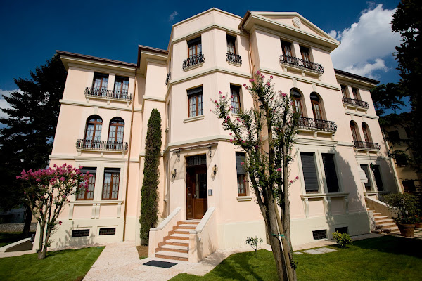 Residence Villa Mainard, Via Don Giacomo Trevisani 33, Verona, Italia