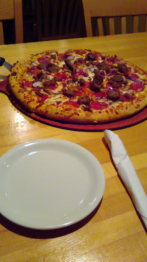 Pizza Restaurant «Pizza Hut», reviews and photos, 35445 Michigan Ave, Wayne, MI 48184, USA