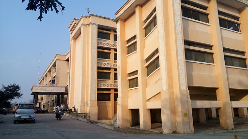 Swami Ramanand Teerth Rural Government Medical College, SRT Medical College, Dr B R Ambedkar Rd, Ambajogai, Maharashtra 431517, India, College, state MH