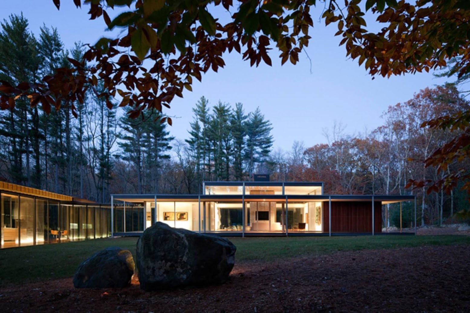 New Canaan, Connecticut, Stati Uniti: [GLASS/WOOD HOUSE BY KENGO KUMA]