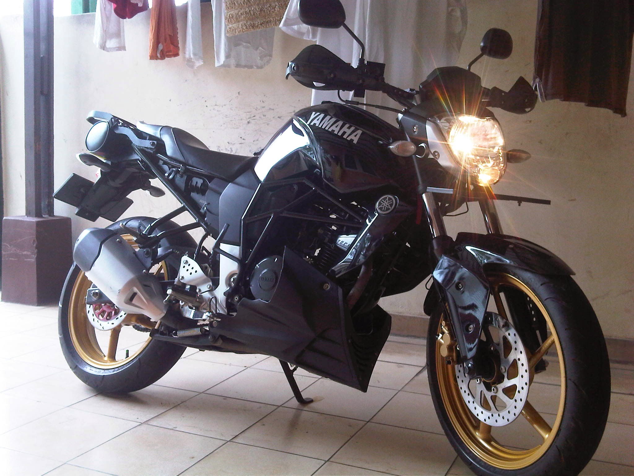 Modif Yamaha Byson Jadi Ducati Monster
