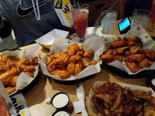 Chicken Wings Restaurant «Buffalo Wild Wings», reviews and photos, 603 S Main St, Normal, IL 61761, USA