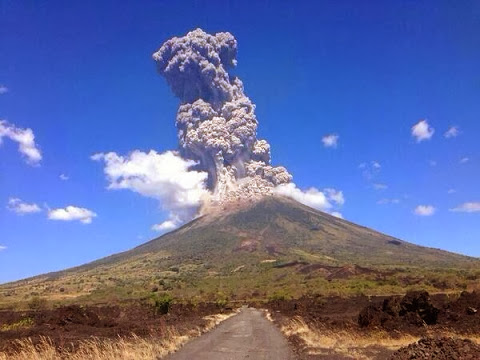 Imágenes de la erupción del volcán Chaparrastique