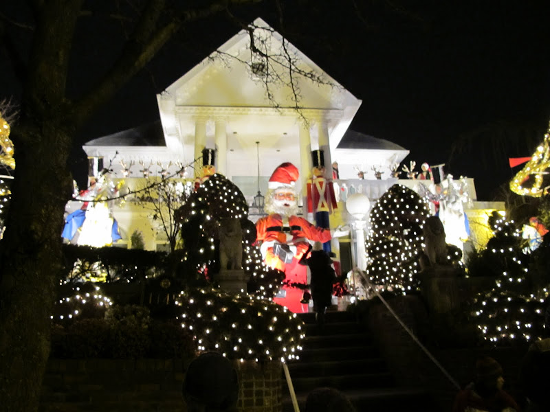 Рожденственкие дома в Dyker Heights, Brooklyn
