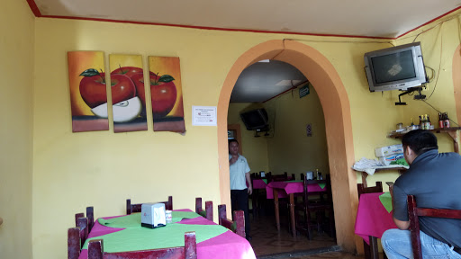 Restaurante y Pizzeria Oasis Familiar, Calle 36 No. 221 X 45 y 47, San Juan, 97780 Valladolid, Yuc., México, Pizzería a domicilio | YUC