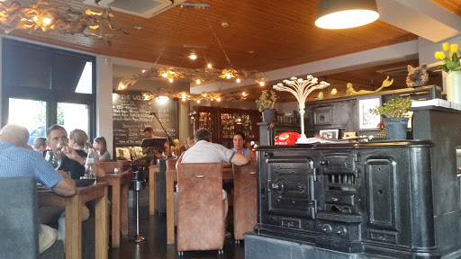 The Wolf Bar & Grill