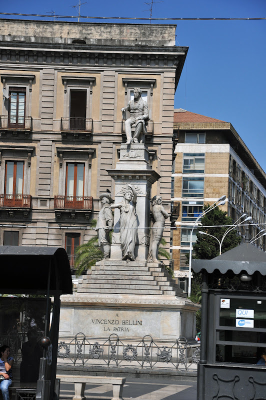 Памятник композитору Беллини в Катании