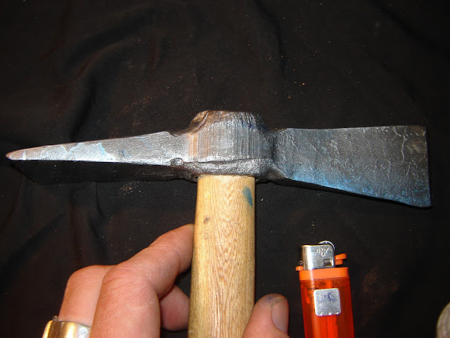 Tomahawk hecho con un hachuela de albañil DSC00394