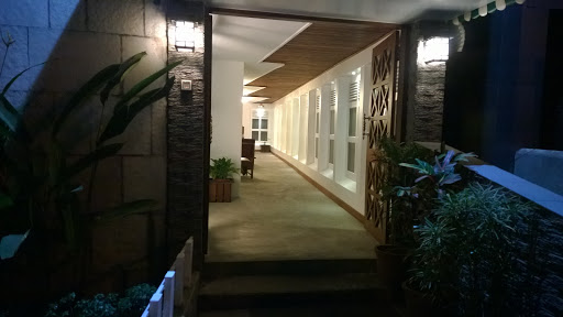 The Nisha Continental, Opposite Dhanalakshmi Bank, Sasthri Road, Kottayam, Kerala 686001, India, Motel, state KL