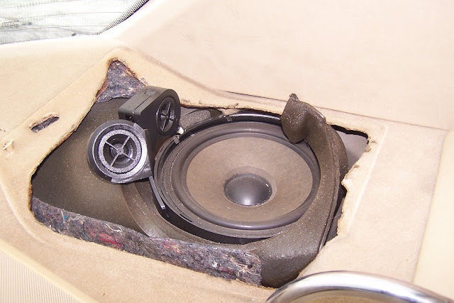 Anyone with any questions about W124 / W126 stereo installations pls