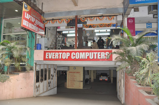 Evertop Computers, Shop No.2,3 , Shubh Laxmi Niwas Near Panchsheel square, Behind Rajkamal Complex, Dhantoli, Nagpur, Maharashtra 440012, India, Mobile_Phone_Repair_Shop, state MH