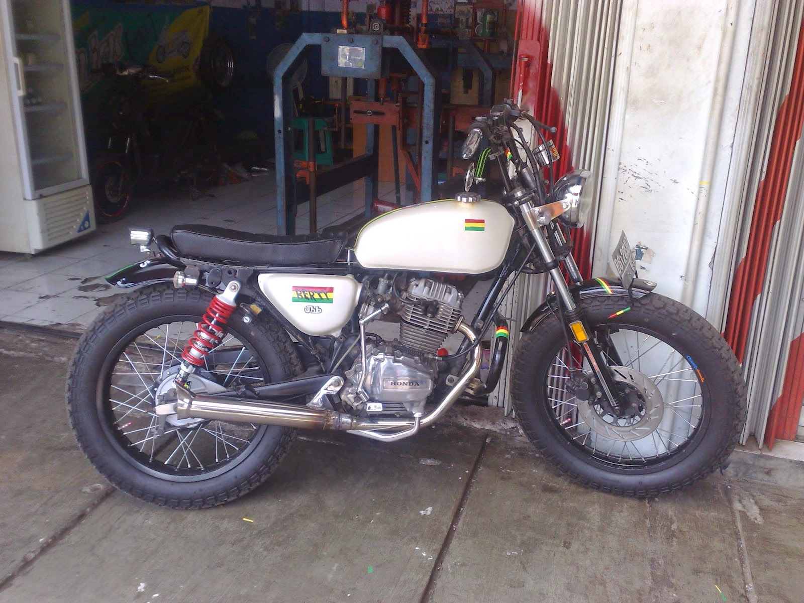 Koleksi Ide Modifikasi Motor Tiger Jadi Harley Terlengkap 