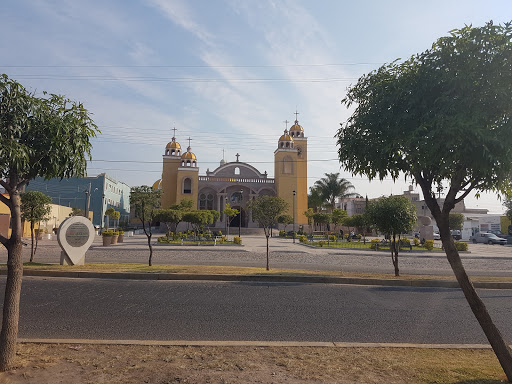 Parroquia de la Sagrada Familia, Pino Suárez, Sagrada Familia, 47144 San Miguel el Alto, Jal., México, Lugar de culto | JAL