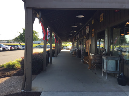 American Restaurant «Cracker Barrel Old Country Store», reviews and photos, 115 Gum Branch Rd, Dickson, TN 37055, USA