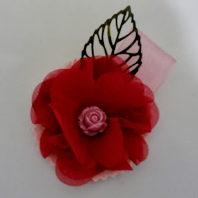 brochelia, broches de fieltro: Flor rosa de pétalos rojos
