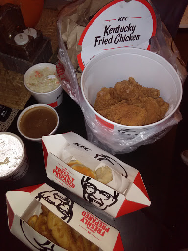 Fast Food Restaurant «KFC», reviews and photos, 31 Town Line Rd, Wethersfield, CT 06109, USA