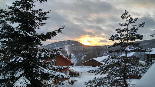 Mountain shop. Шпиндлерув Млын. Шпиндлерув млин готель горал. Карпаты Украина снять жилье.