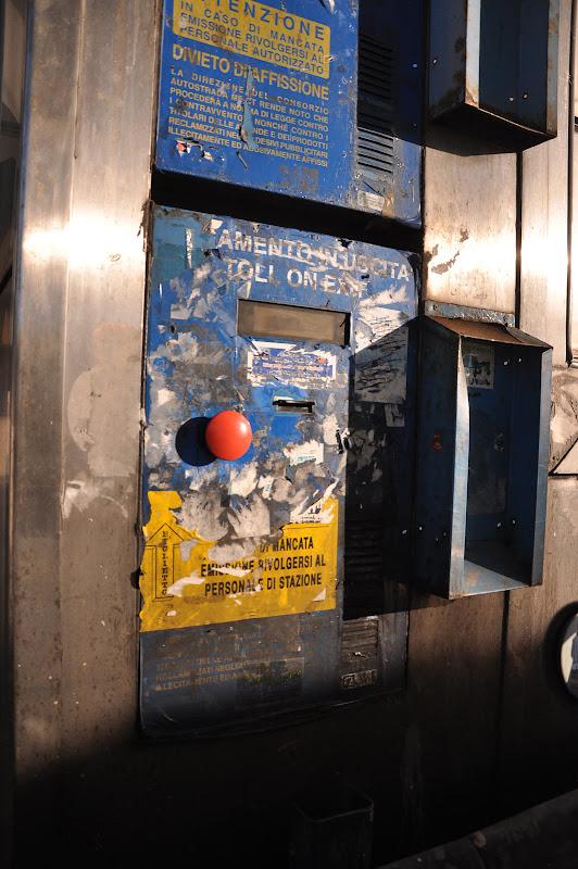 Автомат, выдающий билеты на платной автостраде
