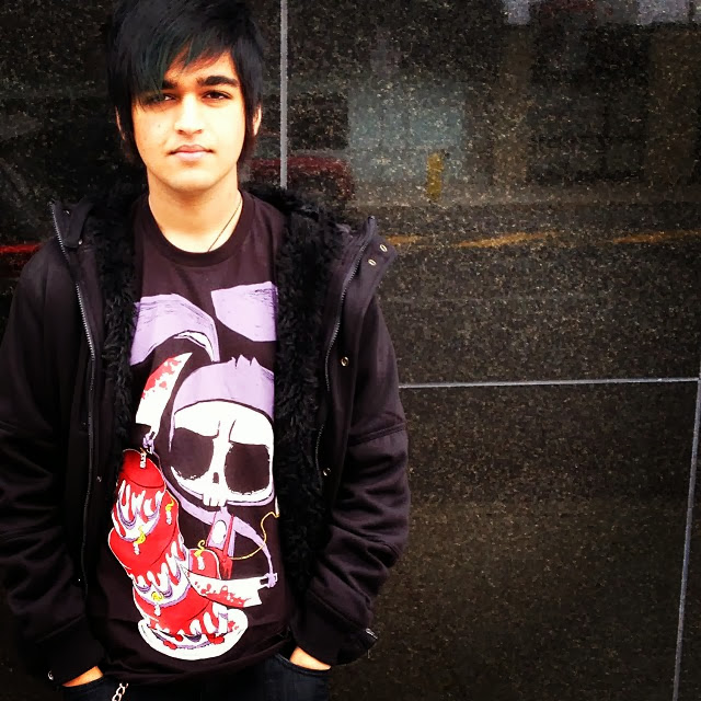 cake bunny knife tshirt, evil bunny cake tshirt, comiccon shirt, bleeding cake shirt, comiccon tshirt, akumu ink, scene shirt, emo style, alternative guy
