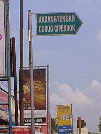 Rambu Petunjuk Jalan ke Curug Cipendok