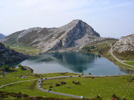 Vista del lago Enol de Covadonga