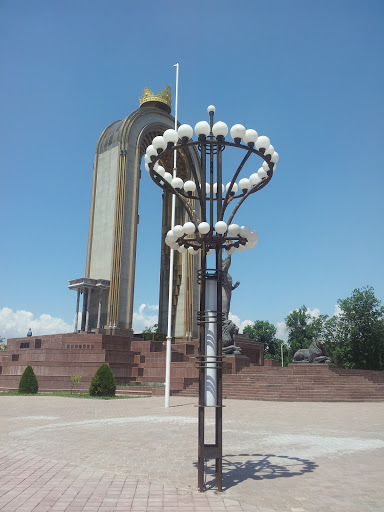 Памятник Исмоилу Сомони
