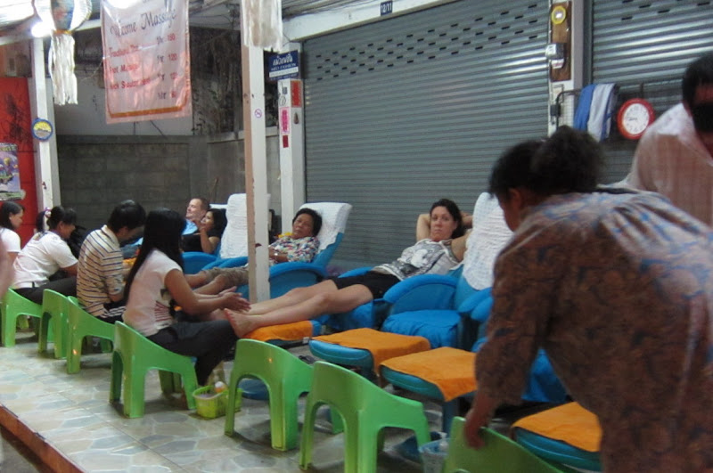 Sidewalk Thai foot massage in Chiang Mai