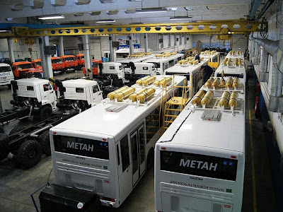 Autobusy CNG marki Kamaz na linii produkcyjnej Autobusy CNG marki Kamaz na linii produkcyjnej