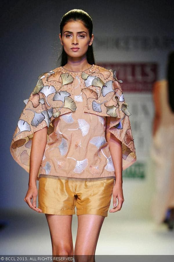 Aditi flaunts a creation by fashion designer Nachiket Barve on Day 1 of Wills Lifestyle India Fashion Week (WIFW) Spring/Summer 2014, held in Delhi.