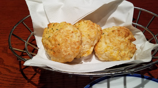 Seafood Restaurant «Red Lobster», reviews and photos, 3001 Finley Rd, Downers Grove, IL 60515, USA