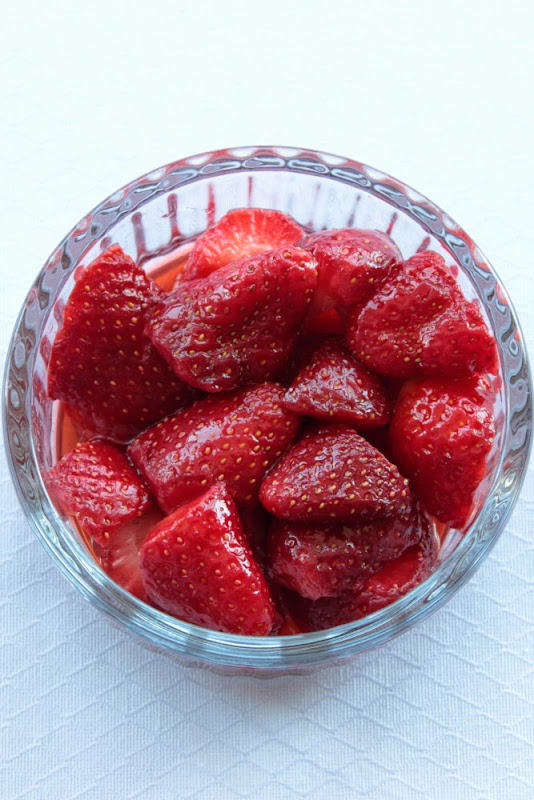 Fresas maceradas con azúcar y vinagre