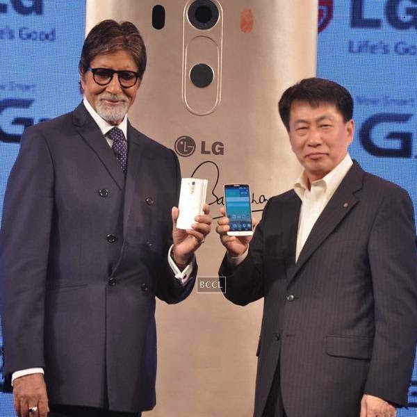 Amitabh Bachchan and  Soon Kwon during the launch of smart phone LG G3, in Mumbai, on July 21, 2014. (Pic: Viral Bhayani)