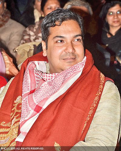 Dr. Rizvaan during a Dastangoi event, held in Lucknow. 