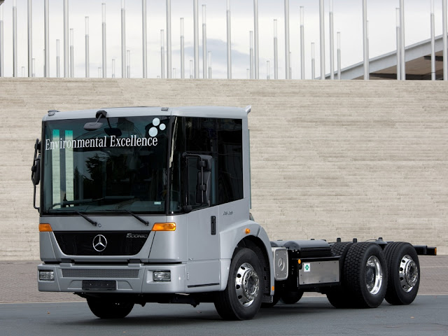Mercedes Econic NGT Hybrid - pierwsza hybrydowa ciężarówka na CNG