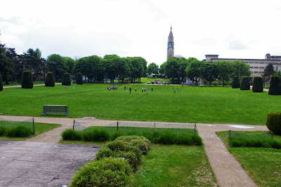La pelouse de la Cité