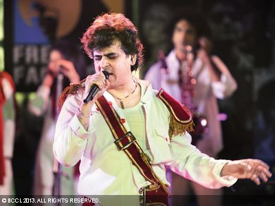 Palash Sen and his band Euphoria performed at the Clean & Clear Times of India Fresh Face 2012 finale in Mumbai.