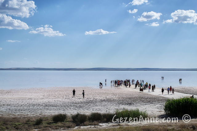 Tuz Gölü'ndeki turistler