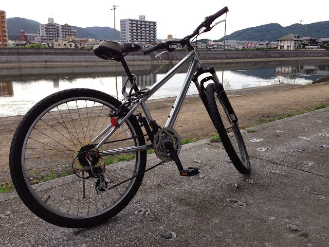 和風休憩所とＭＴＢ自転車