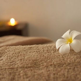 Charming Relaxing Massage logo