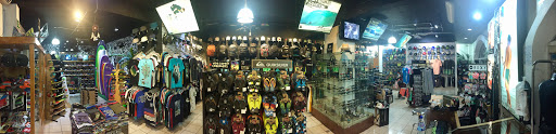 Coral Surf Shop, Insurgentes 322, Emiliano Zapata, 48380 Puerto Vallarta, Jal., México, Tienda de deportes | JAL