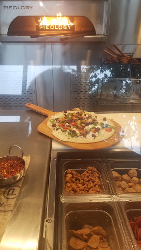 Pizza Restaurant «Pieology Pizzeria», reviews and photos, 1020 16th St, Sacramento, CA 95814, USA