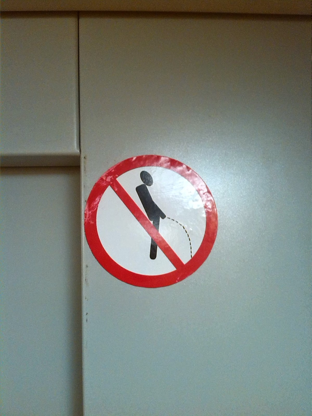 Остановись выключайся. Знак лифт. Знаки безопасности в лифте. Запрещающие знаки в лифте. Знак запрещения пользования лифтом.
