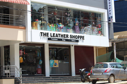 The Leather Shoppe (vadakara), Vatakara - Thiruvallur - Perambra Rd, Edodi, Vadakara, Kerala 673101, India, Shoe_Shop, state KL