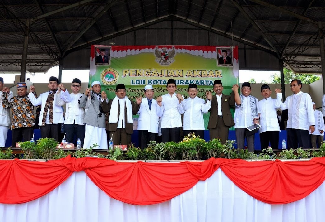 Pengajian Akbar LDII yang digelar pada Minggu (24/11) di Lapangan Kota Barat dihadiri Ketua DPR RI Marzuki Ali, Gubernur Jawa Tengah Gandjar Pranowo dan Ketua LDII Abdullah Syam.