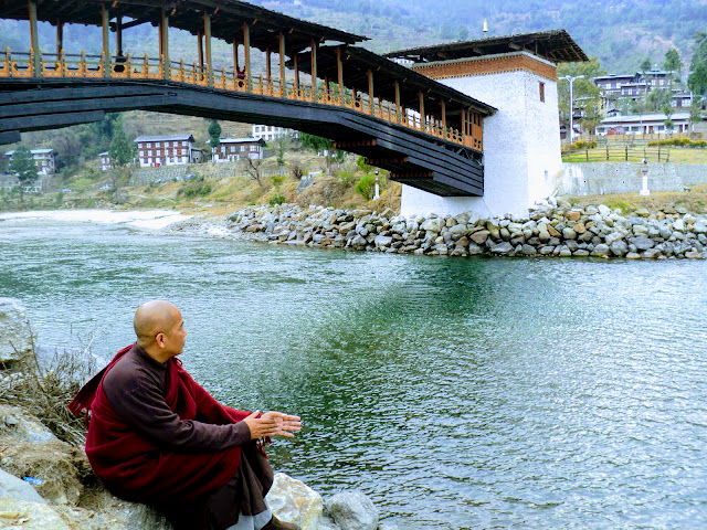 Ký sự chuyến hành hương Bhutan đầu xuân._Bodhgaya monk (Văn Thu gởi) DSC06828