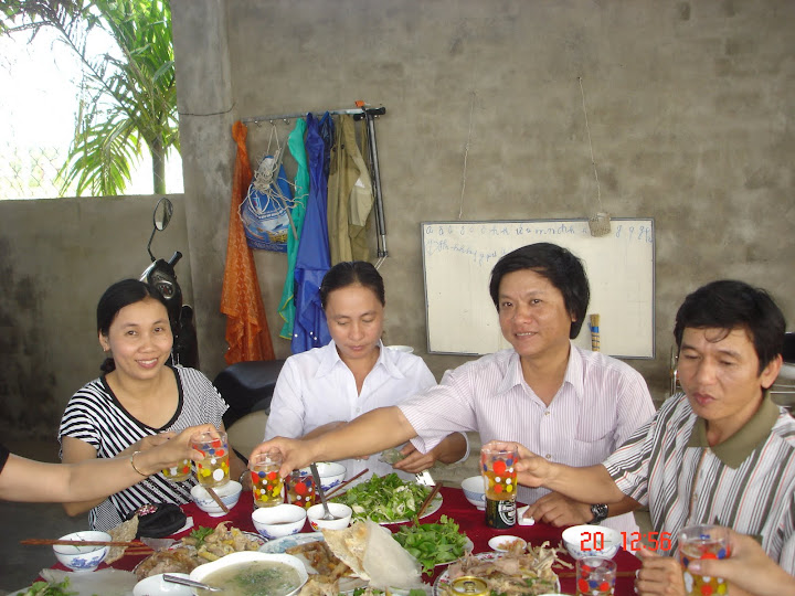 Chào mừng Ngày nhà giáo Việt Nam 20/11 2010 - Page 3 DSC00020