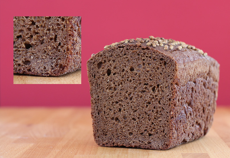 Хлеб ржано-пшеничный с тмином. Хлеб Бородинский заварной. Ржаной хлеб серый. Хлеб с кориандром